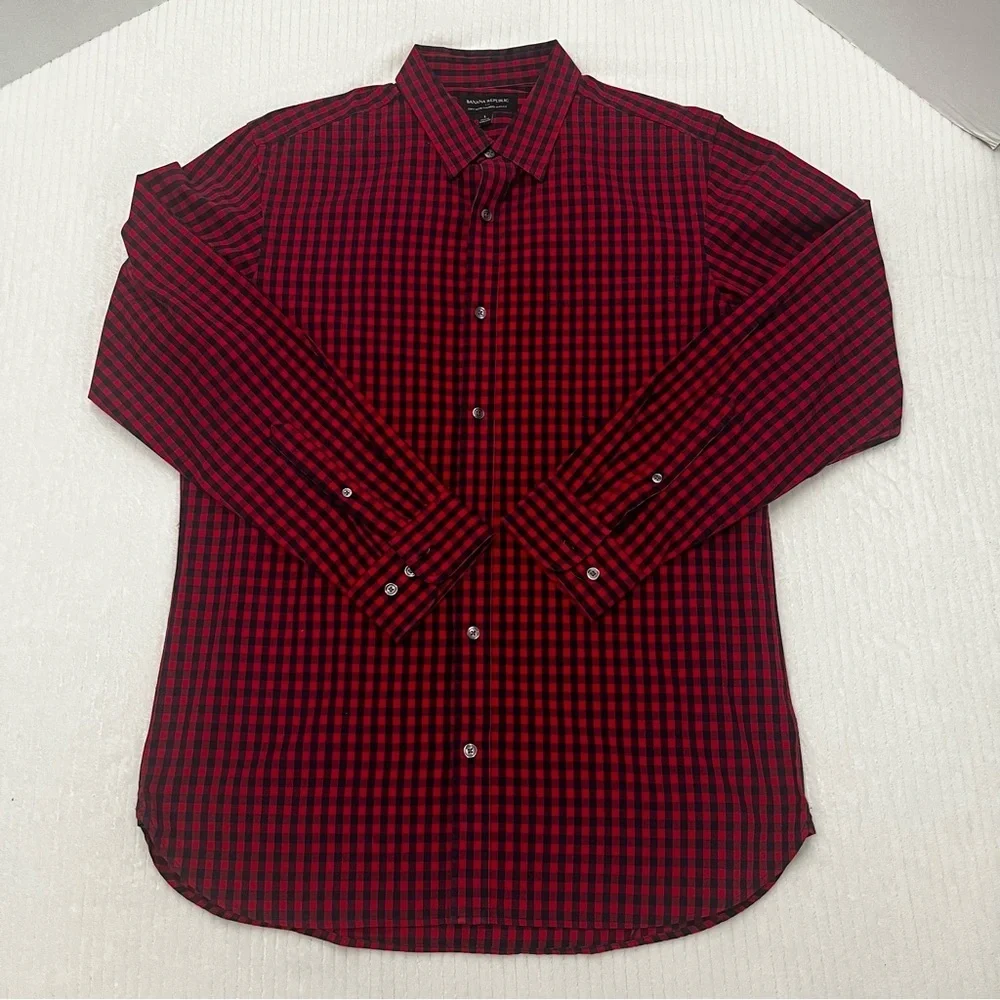Banana Republic Red and Black Checkered Men's Shirt